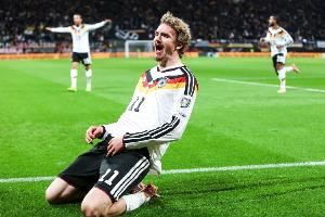 新·金色轰炸机!沃尔特马德世预赛3战4球,身高1米98锋线桥头堡