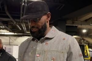 詹姆斯:我只想回家脱鞋休息 我很幸运还能以高水准做我热爱的事